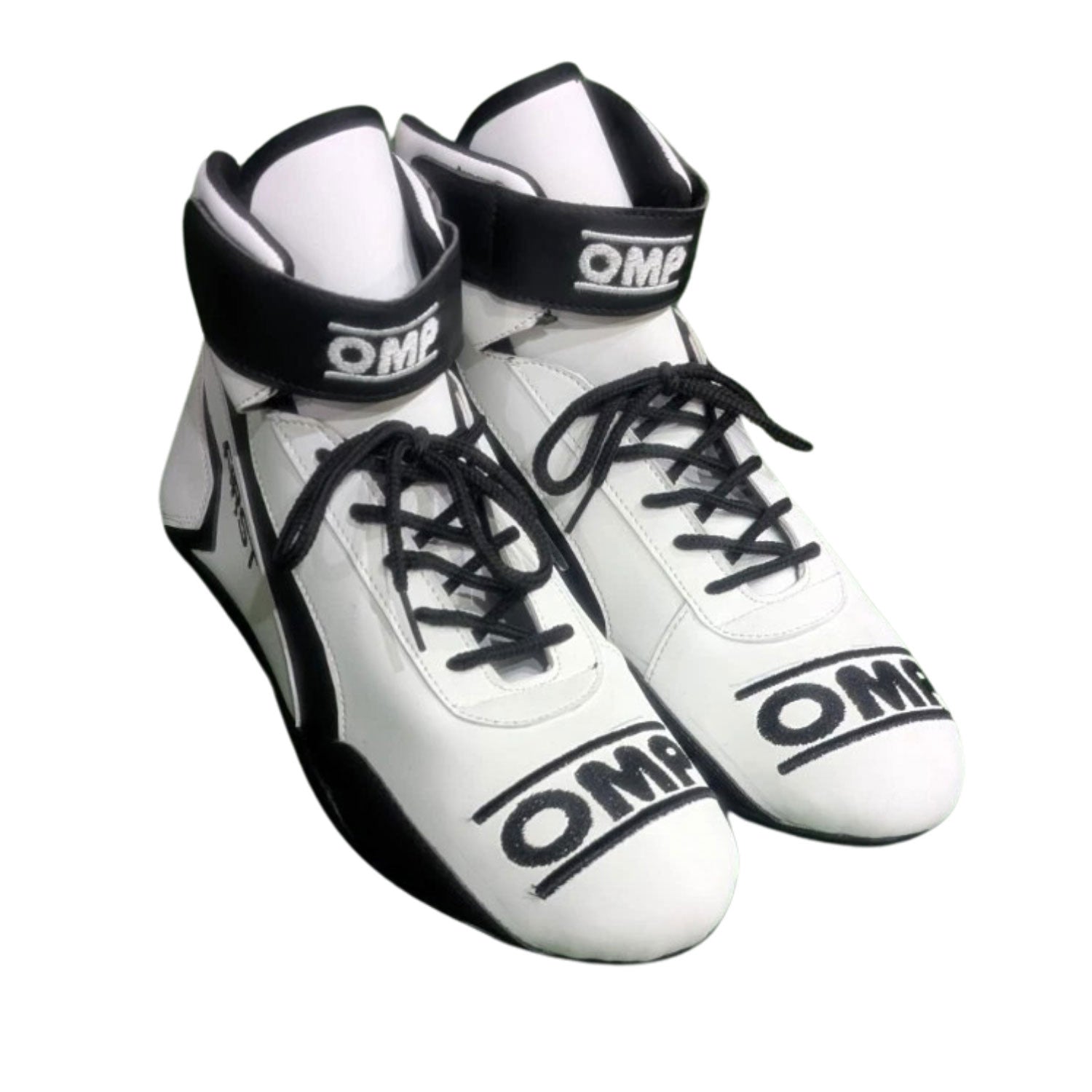 White 2025 Brad Pitt (Damson Idris) The Movie Racing Shoes F1 APXGP racing shoes with black accents and 'OME' branding - Kartx Gear