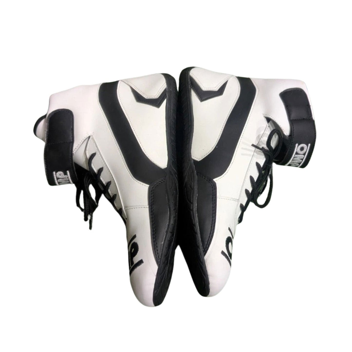 Pair of white and black 2025 Brad Pitt (Damson Idris) The Movie Racing F1 APXGP shoes - Kartx Gear